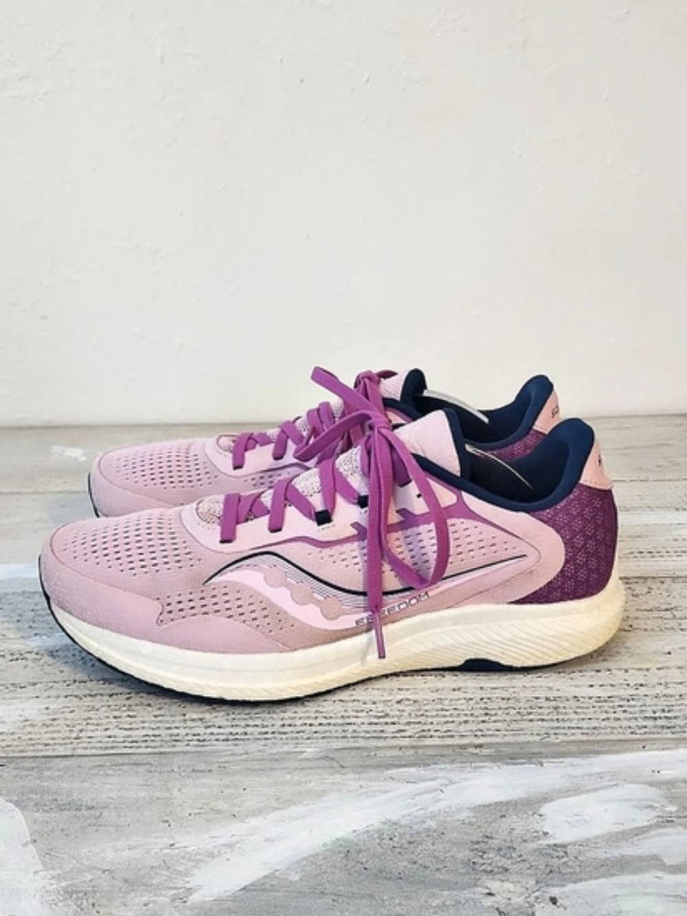 Saucony( U.S.A women size 9)Freedom 4 Running Shoes (UK women's size 7)